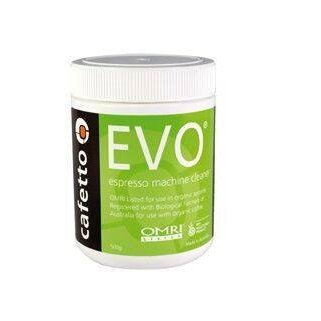 EVO hreinsefni fyri Espresso - Vistvæn sápa 500 gr Vörunúmer: EPG-351 Duftsápa úr lífrænum efnum fyrir espressóvélar.
Leiðbeiningar: 
Til að hreinsa hvern haus á espressóvélinni.
Takið sigti úr greipinni og setjið blind sigti/filter í.
Fyrir daglega hreinsun setjið 1 teskeið af EVO í greipina og setjið eins og þið ætlið að laga kaffi.
Hefjið bruggferlið og látið ganga í 10 sek til að leysa upp hreinsiefnið.
Stoppið vélina og látið standa í 10-20 sek. 
Kveikið og stoppið til skiptis (endurtakið ferlið) 4 sinnum 10 sek í gangi og 10 sek stopp í hvert skipti.
Takið greipna niður og hreinsið undir bunu af heitu vatni úr brugghausnum. 
Setjið greipina aftur uppí, ennþá með blindfilterinn í. Endurtakið hreinsunarferlið án sápu, látið vélina vera í gangi í 5 sek og stopp í 2 sek. Gangið úr skugga um að vatnið sé orðið hreint. Skiptið svo um sigti. 
Gerið einn espressó og hendið honum.
Aðferð við að hreinsa filtera/sigti og greipar.
setjið 2 teskeiðar af EVO í dall með 500 ml af vatni. 
Leggið greiparnar í sápuvatnið í 10 mín. Passið að handföngin fari ekki ofan í vatnið.
Hreinsið svo allt mjög vel með heitu rennandi vatni.
 
Notist daglega