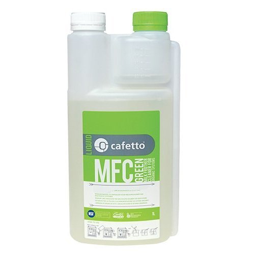 Cafetto Organic - Vistvæn sápa f/mjólk fljótandi,  1L Vörunúmer: EPG-359 Sápulögur úr lífrænum efnum fyrir mjólkurfreyðistúta og annað sem kemst í snertingu við mjólk.
Leiðbeiningar fyrir mjólkurkerfi:
Losið mæli tappann (græna tappann) og þrýstið á flöskuna þannig að mælihólf byrjar að fyllast. Fyllið upp í ca 25 ml. Hellið í könnu með heitu vatni 25 ml á móti 500 ml af vatni.
Setjið slönguna ofan í upplausnina.
Látið vélina draga alla upplausnina í gegn.
Endurtakið leikinn með hreinu vatni til að hreinsa sápuleifar í burtu.
Leiðbeiningar fyrir flóunarstúta á espressóvélum.
Losið mæli tappann (græna tappann) og þrýstið á flöskuna þannig að mælihólf byrjar að fyllast. Fyllið upp í ca 25 ml. Hellið í freyðikönnu með heitu vatni. 25 ml á móti 500 ml af vatni
Setjið flóunarstútinn ofan í freyðikönnuna og blásið snöggt ofan í vatnslausnina. Látið standa í nokkrar mínútur.
Blásið úr stútinum ofan í vökvann þar til vatnið sýður.
Þurrkið vel af með hreinni tusku. 
Setjið flóunarkönnu í uppþvottavél.
Gott er að láta stútinn liggja í sápunni yfir nótt ef hann er orðinn kraftlaus. Stútarnir verða oft kraftlausir vegna óhreininda í freyðirörinu.
Notist daglega.