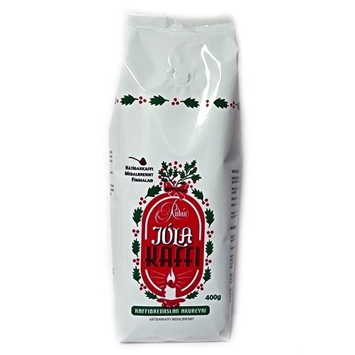 Rúbín Jólakaffi 400gr
Vörunúmer: KBR-12740 
Gæðakaffi sérvalið frá Afríku og Suður-Ameríku.
Þessi blanda er meðalbrennd sem gefur góða sætu og fína fyllingu sem nær fram góðu jafnvægi og ætti að höfða til sem flestra.
Ilmurinn af nýlöguðu kaffinu minnir á súkkulaði og sítrus ávexti.
Kaffið er gott eitt og sér og sem eftirréttarkaffi en einnig frábært með kökum og sætmeti. 
Kaffið er framleitt fyrir hver jól í takmörkuðu magni við miklar vinsældir.