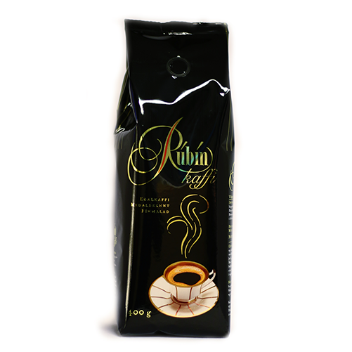 Rúbín kaffi Svartur 400gr
Vörunúmer: KBR-12512  
Eðalkaffi valið úr hágæðabaunum frá Mið- og Suður-Ameríku og Afríku.
 Þessi blanda er ristuð yfir meðallag og er bragðmikil og fyllt. Fyrir þá sem vilja kröftugan kaffibolla.
Tré: Arabica
Ræktunarhæð: 1200 -2000 m.