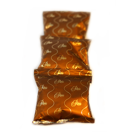 Kaffinu er pakkaði í litla skammta, 80 gr og 70 gr. í hverjum skammti, sem hentar fyrir uppáhellingu í stærri kaffivélar (16 bolla). 8 kg í kassanum.